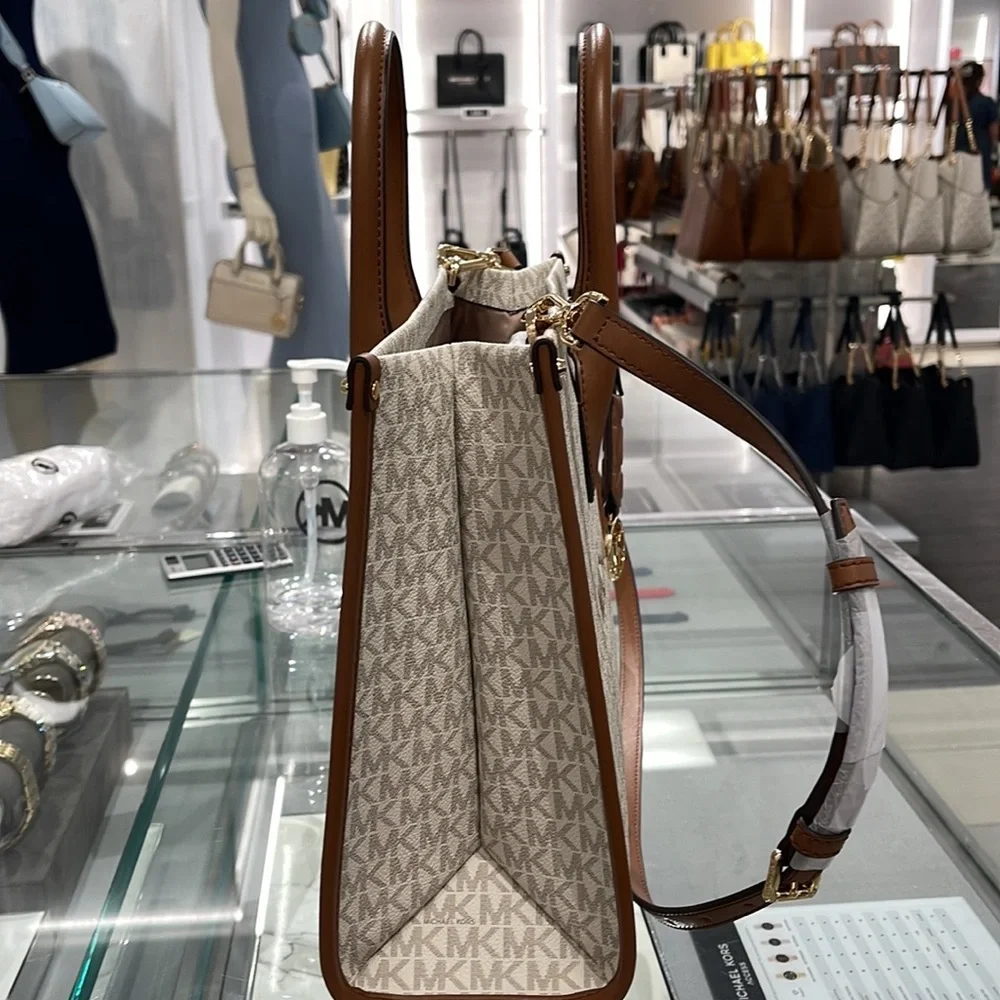 Michael Kors "Mirella" MD EW Tote Vanilla Shoulder Tote
35F2G7ZT2B - NWT - Picture 9 of 16